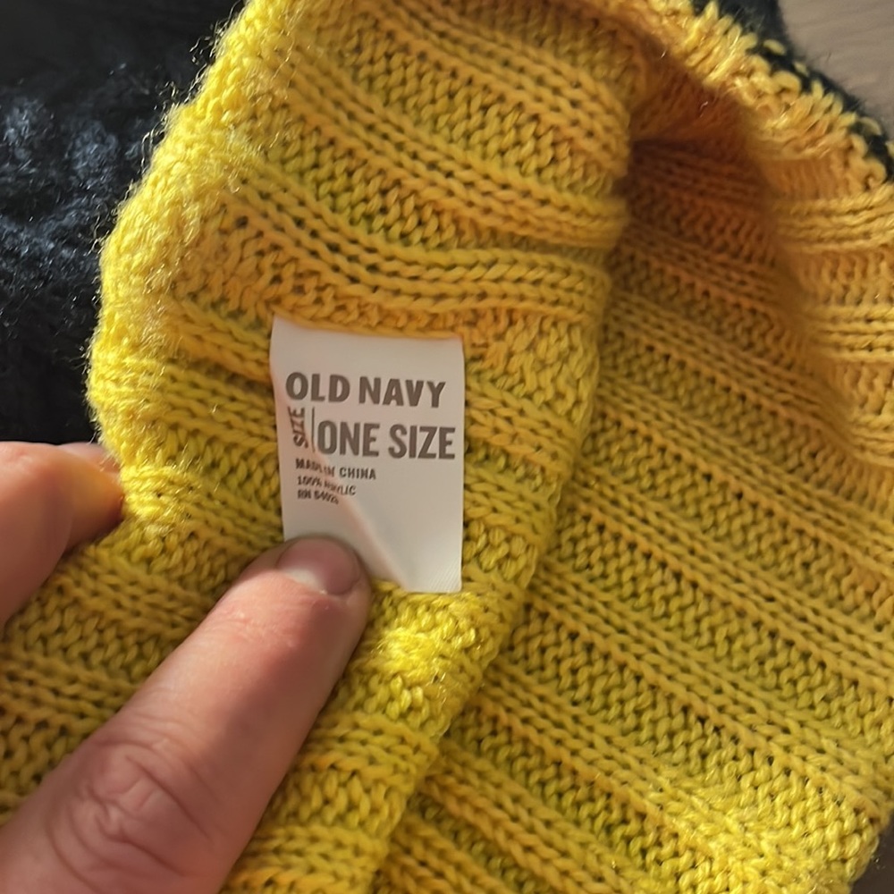 Reversible winter cap - Picture 3 of 3